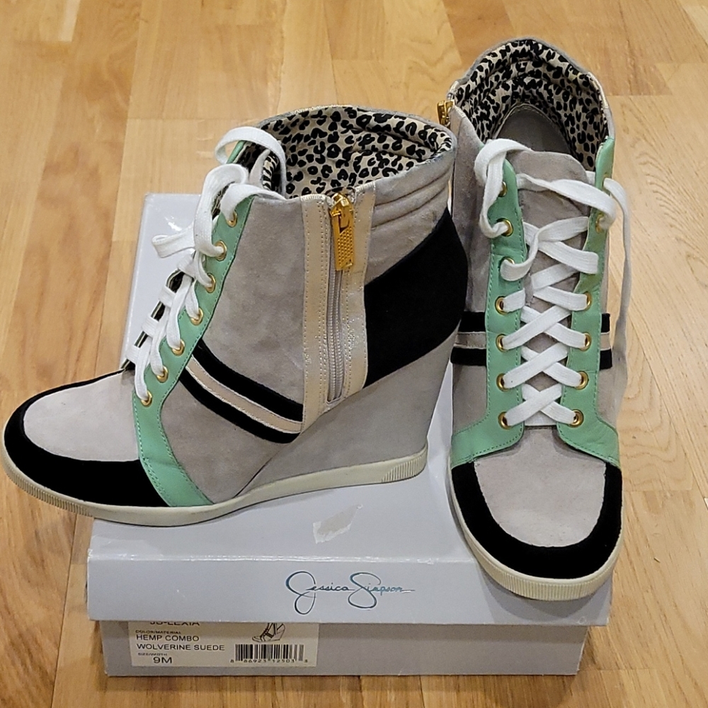 Sneakers